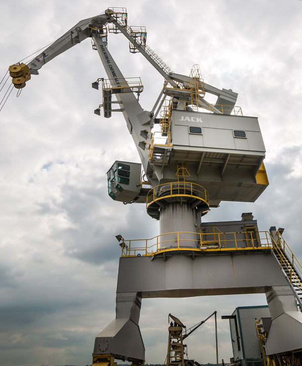 Double Boom Level Lufting Crane | Jetty Services | Expertise | ICL - ICL